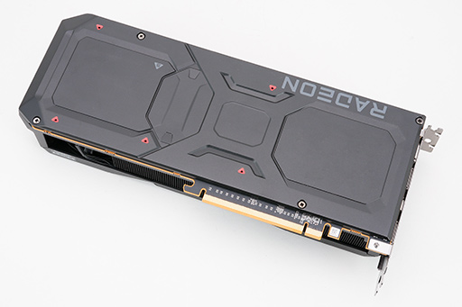 画像ギャラリー No.009のサムネイル画像 / AMDの新型GPU「Radeon RX 7900 XTX/XT」搭載カードがやってきた！　写真で見る新世代Radeonリファレンスカードの姿