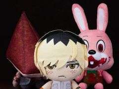 「SILENT HILL 2」のレッド・ピラミッド・シング，「SILENT HILL 3」のロビーくんとヘザーがぬいぐるみ化。11月に発売