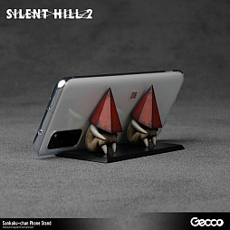 画像ギャラリー No.005のサムネイル画像 / 「SILENT HILL 2」の“レッドピラミッドシング”がデフォルメされて“三角ちゃん”に。「三角ちゃん モバイルスタンド」の予約受付を開始