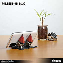 画像ギャラリー No.007のサムネイル画像 / 「SILENT HILL 2」の“レッドピラミッドシング”がデフォルメされて“三角ちゃん”に。「三角ちゃん モバイルスタンド」の予約受付を開始
