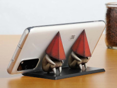 「SILENT HILL 2」の“レッドピラミッドシング”がデフォルメされて“三角ちゃん”に。「三角ちゃん モバイルスタンド」の予約受付を開始