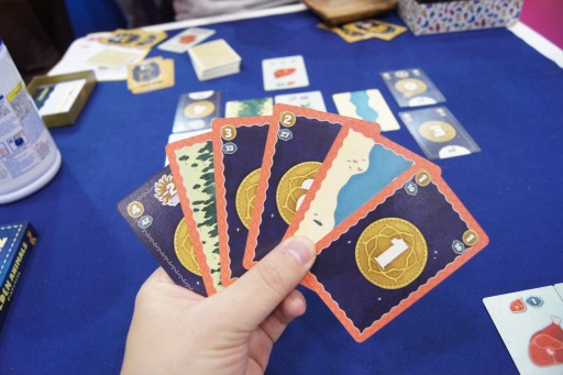 画像ギャラリー No.022のサムネイル画像 / ついに試遊卓が復活した「ゲームマーケット2022秋」。会場で遊べた新作タイトルから,オススメ6作をまとめて紹介