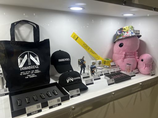 画像ギャラリー No.003のサムネイル画像 / ［TGS2023］DS2こと「DEATH STRANDING 2」の新作グッズが展開中。コジマプロダクションの物販ブースをレポート