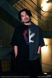 画像ギャラリー No.009のサムネイル画像 / 「ARMORED CORE VI」C4-621とレイヴンのエンブレムを合体させたTシャツが11月17日に発売。初回抽選販売の応募を受付中