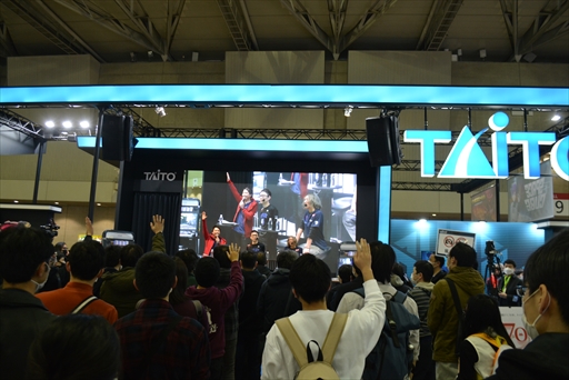 画像ギャラリー No.005のサムネイル画像 / ［JAEPO2023］プロゲーマーかずのこ選手＆どぐら選手のゲーセンよもやま話も。AC版「ストリートファイター6」ステージレポート