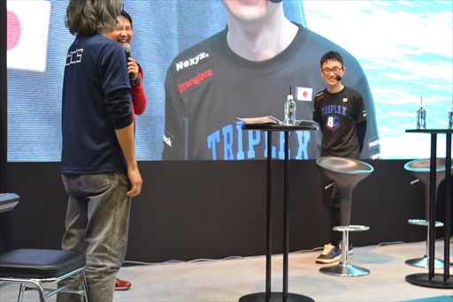 画像ギャラリー No.008のサムネイル画像 / ［JAEPO2023］プロゲーマーかずのこ選手＆どぐら選手のゲーセンよもやま話も。AC版「ストリートファイター6」ステージレポート
