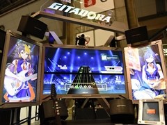 「GITADORA」の「-ARENA MODEL-」では，璃音と響香とのセッションを楽しめる。あらゆる面で強化された新筐体を紹介［AEPO2024］