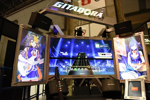 画像ギャラリー No.010のサムネイル画像 / 「GITADORA」の「-ARENA MODEL-」では，璃音と響香とのセッションを楽しめる。あらゆる面で強化された新筐体を紹介［AEPO2024］