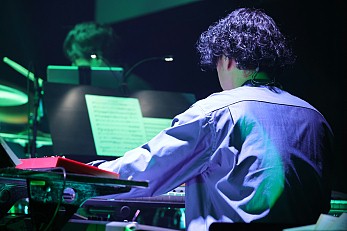 画像ギャラリー No.006のサムネイル画像 / 「SQ F.O.E band LIVE2023 from『世界樹の迷宮I・II・III HD REMASTER』」をレポート。昼公演では，ゲストの作曲家・古代祐三氏にトラブル発生？