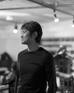 画像ギャラリー No.003のサムネイル画像 / 発想の原点は鳥の動き。「HUMANITY」中村勇吾氏と水口哲也氏へのスペシャルインタビューをPS.Blogで公開。聞き手は吉田修平氏