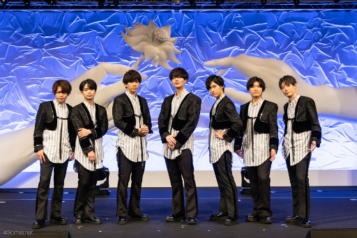 画像ギャラリー No.002のサムネイル画像 / アニメ化も発表に。「華Doll*-Behind The Frame-Anthos* Stage Event 2023」では,お揃いの衣装を着たキャストがライブと朗読劇を披露