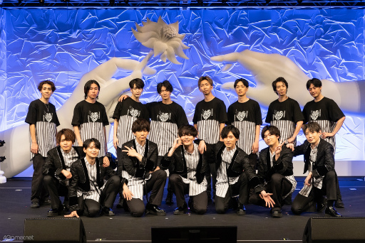 画像ギャラリー No.018のサムネイル画像 / アニメ化も発表に。「華Doll*-Behind The Frame-Anthos* Stage Event 2023」では，お揃いの衣装を着たキャストがライブと朗読劇を披露