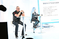 画像ギャラリー No.004のサムネイル画像 / マフィア梶田さんや桃月なしこさんが出演した「スノウブレイク:禁域降臨」リリース記念イベントをレポート。公式コスプレイヤーも登場
