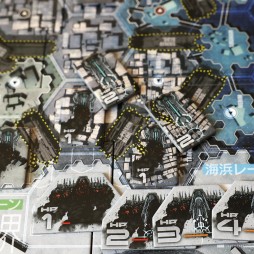 画像ギャラリー No.010のサムネイル画像 / MOBAをボドゲに落とし込んだヨフカシプロジェクト最新作「天魔楼大戦」を紹介。声優・ランズベリー・アーサーさんによる対戦動画も