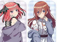 五つ子たちの描き下ろしイラストも公開。「『五等分の花嫁』アイコニック フーディ」，MAYLAにて10月23日18：00に受注販売開始