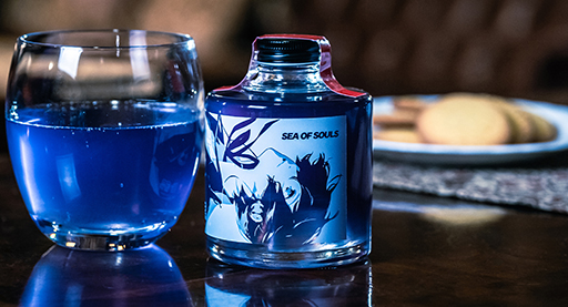 画像ギャラリー No.001のサムネイル画像 / 「ペルソナ3 リロード」のオリジナルクラフトコーラ「Sea of souls」が発売。主人公の心の海を表現した青色のシロップ