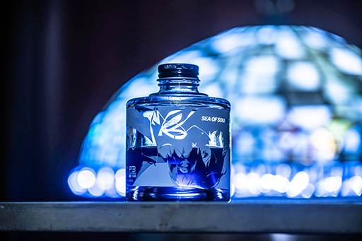画像ギャラリー No.004のサムネイル画像 / 「ペルソナ3 リロード」のオリジナルクラフトコーラ「Sea of souls」が発売。主人公の心の海を表現した青色のシロップ