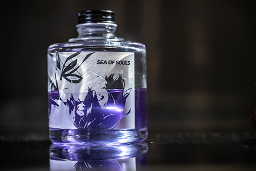 画像ギャラリー No.005のサムネイル画像 / 「ペルソナ3 リロード」のオリジナルクラフトコーラ「Sea of souls」が発売。主人公の心の海を表現した青色のシロップ