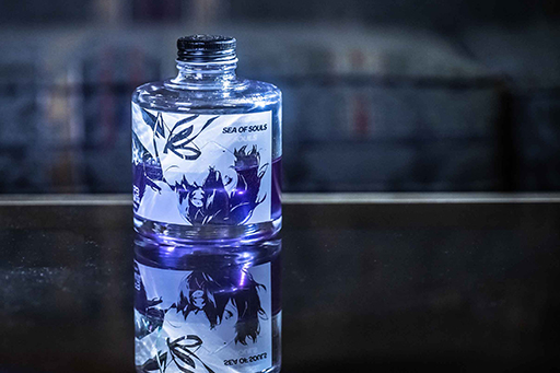 画像ギャラリー No.008のサムネイル画像 / 「ペルソナ3 リロード」のオリジナルクラフトコーラ「Sea of souls」が発売。主人公の心の海を表現した青色のシロップ