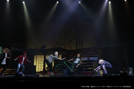 画像ギャラリー No.008のサムネイル画像 / ミュージカル「東京リベンジャーズ」ゲネプロ公演レポート。後悔も決意もミュージカルにのせて,タケミチの新たなリベンジが始まる
