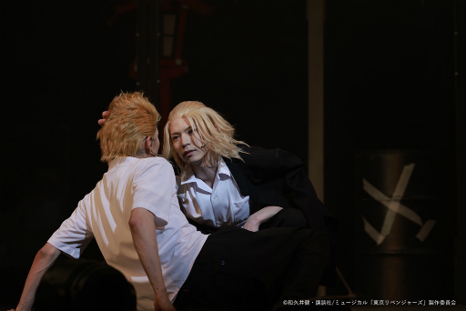 画像ギャラリー No.015のサムネイル画像 / ミュージカル「東京リベンジャーズ」ゲネプロ公演レポート。後悔も決意もミュージカルにのせて,タケミチの新たなリベンジが始まる