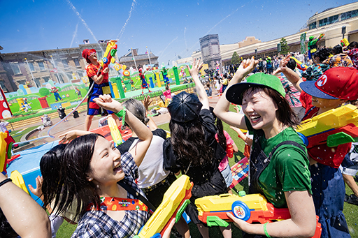画像ギャラリー No.003のサムネイル画像 / 「スーパーマリオ」の水かけイベントが登場。USJ,夏の期間限定イベント「NO LIMIT! サマー2023」の模様を先行公開