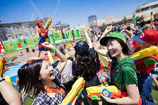 画像ギャラリー No.009のサムネイル画像 / 「スーパーマリオ」の水かけイベントが登場。USJ,夏の期間限定イベント「NO LIMIT! サマー2023」の模様を先行公開
