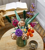画像ギャラリー No.006のサムネイル画像 / 土管から顔を出す生き生きとした「パックンフラワー」をレゴで再現。頭,口,茎,葉を動かして,好みのポーズで飾れる