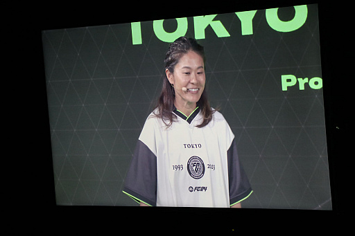 画像ギャラリー No.009のサムネイル画像 / 元サッカー女子日本代表・澤 穂希さんも駆けつけた「EA SPORTS FC24」のローンチイベントレポート。東京タワーがシリーズのキーカラー“Pitch Green”に染まる点灯式を実施