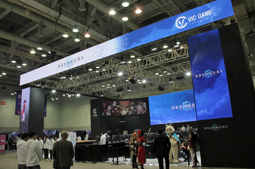 画像ギャラリー No.001のサムネイル画像 / ［G-STAR 2023］日韓共創アニメRPG「BREAKERS」のVIC GAME STUDIOS，40台の試遊台がずらりと並ぶブースを出展