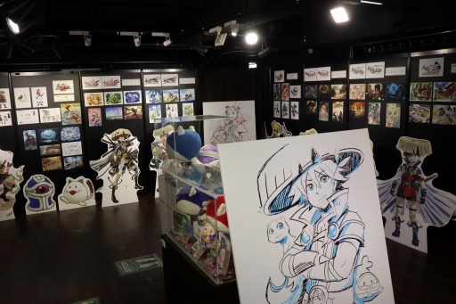 画像ギャラリー No.002のサムネイル画像 / 「風来のシレン展」東京・コトブキヤ秋葉原館で開催中。キャラクターデザインを手がける長谷川 薫氏によるライブドローイングの模様をレポート