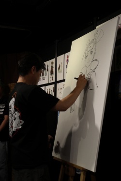 画像ギャラリー No.004のサムネイル画像 / 「風来のシレン展」東京・コトブキヤ秋葉原館で開催中。キャラクターデザインを手がける長谷川 薫氏によるライブドローイングの模様をレポート