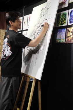 画像ギャラリー No.005のサムネイル画像 / 「風来のシレン展」東京・コトブキヤ秋葉原館で開催中。キャラクターデザインを手がける長谷川 薫氏によるライブドローイングの模様をレポート