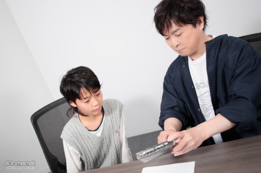 画像ギャラリー No.002のサムネイル画像 / 「え,手で描くの?」リメイク版ウィザードリィ発売記念。今どき小学生と声優・保志総一朗さんがFC版“狂王の試練場”の初見プレイに挑む!【PR】