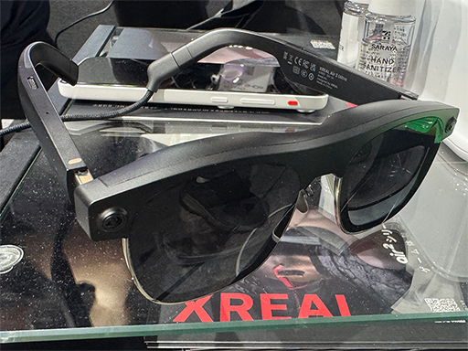 画像ギャラリー No.004のサムネイル画像 / サングラス型ディスプレイ用のAndroidデバイス「XREAL Beam Pro 5G」が国内初披露。5G通信に対応した上位モデル［TGS2024］