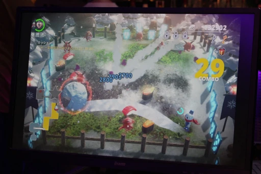 画像ギャラリー No.008のサムネイル画像 / 開発陣らが新作完成を祝った「SNOW BROS. WONDERLAND」完成披露パーティーをレポート。TATSUJIN上村建也氏によるギター演奏も