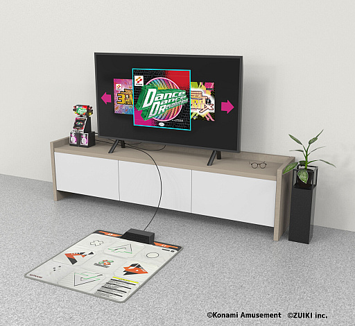 画像ギャラリー No.006のサムネイル画像 / やっぱり初代「DanceDanceRevolution」のミニだ! 瑞起の新製品は初期楽曲をメインに収録し,コナステ用コントローラも使える1/5のDDR筐体