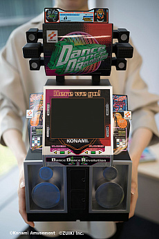 画像ギャラリー No.017のサムネイル画像 / やっぱり初代「DanceDanceRevolution」のミニだ! 瑞起の新製品は初期楽曲をメインに収録し,コナステ用コントローラも使える1/5のDDR筐体