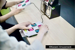 画像ギャラリー No.008のサムネイル画像 / 「DanceDanceRevolution Classic Mini」,9月27日に一般販売開始。初代筐体を約5分の1サイズで再現し,初代〜3rdMIXを楽しめる