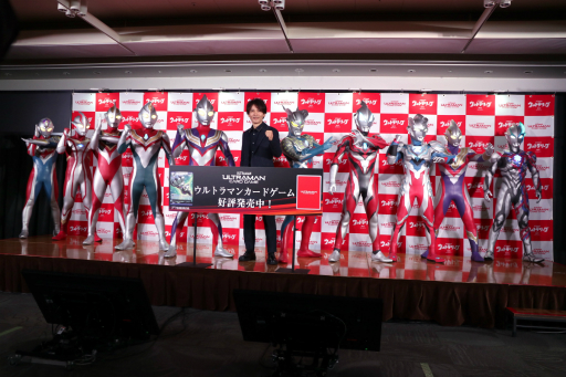 画像ギャラリー No.009のサムネイル画像 / 「ウルトラマン カードゲーム」の発売開始記念イベントをレポート。「ウルトラマンティガ」のマドカ・ダイゴ役を演じた長野 博さんがサプライズ登壇