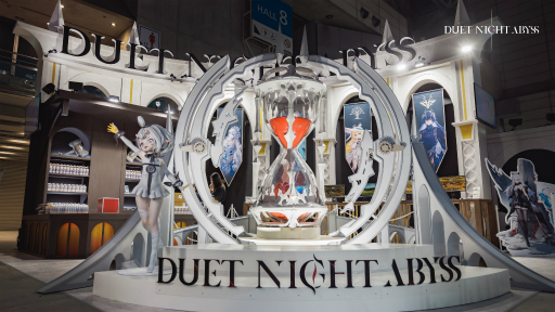 画像ギャラリー No.001のサムネイル画像 / 「デュエットナイトアビス」東京ゲームショウ2024ブースでは，大迫力な砂時計とスノウのオブジェがお出迎え。ビジネスデイの様子を紹介したオフィシャルレポートが到着［TGS2024］