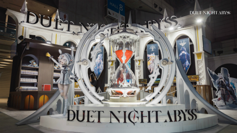 画像ギャラリー No.004のサムネイル画像 / 「デュエットナイトアビス」東京ゲームショウ2024ブースでは，大迫力な砂時計とスノウのオブジェがお出迎え。ビジネスデイの様子を紹介したオフィシャルレポートが到着［TGS2024］