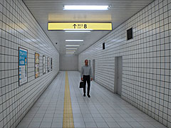 無限に続く不気味な地下通路からの脱出を目指す「8番出口」，Steamのストアページをオープン