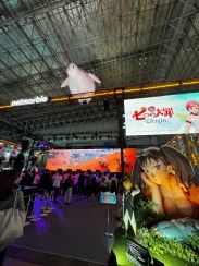 画像ギャラリー No.008のサムネイル画像 / 「七つの大罪：Origin」制作発表会レポート。村瀬 歩さん＆竹達彩奈さんが語る新たな冒険の魅力［TGS2025］