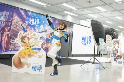 画像ギャラリー No.001のサムネイル画像 / 「護縁」ブースにユッシ・ユキに扮したコスプレイヤーが登場。プロカメラマンによる撮影サービスも行われた“Ultra acosta！”レポート