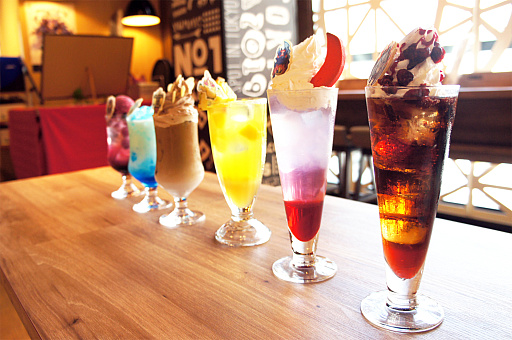 画像ギャラリー No.001のサムネイル画像 / カプコンカフェ試食レポート。「モンスターハンター」20周年コラボは後半メニューも充実!歴代作品をイメージしたフードやドリンクも