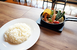 画像ギャラリー No.008のサムネイル画像 / カプコンカフェ試食レポート。「モンスターハンター」20周年コラボは後半メニューも充実!歴代作品をイメージしたフードやドリンクも