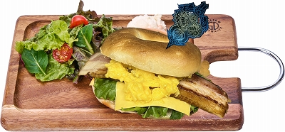 画像ギャラリー No.015のサムネイル画像 / カプコンカフェ試食レポート。「モンスターハンター」20周年コラボは後半メニューも充実!歴代作品をイメージしたフードやドリンクも