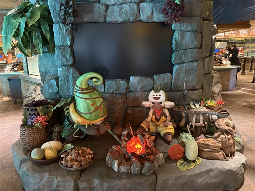 画像ギャラリー No.003のサムネイル画像 / USJ×「モンスターハンターワイルズ」コラボが期間限定で開催中。獣人族モリバーのアジトをモチーフにしたコラボレストランと，ARスタンプラリーを体験してきた
