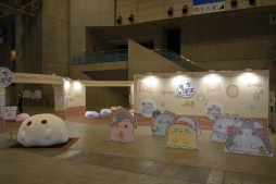画像ギャラリー No.103のサムネイル画像 / 「hololive SUPER EXPO 2024」フォトレポート。幕張メッセに出現した“ホロライブアイランド”にファン達が集結